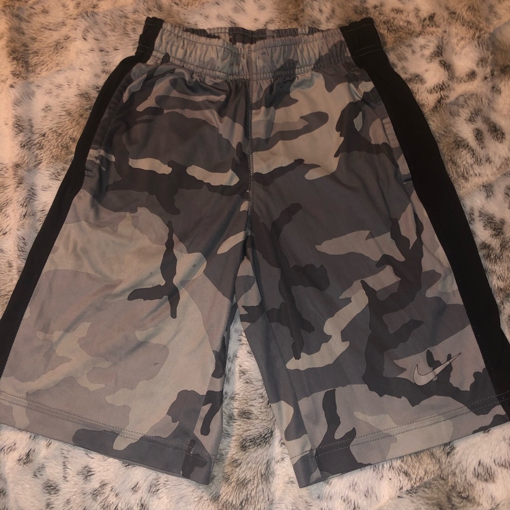 Boys Nike Camo Basketball Shorts - Size Small/10